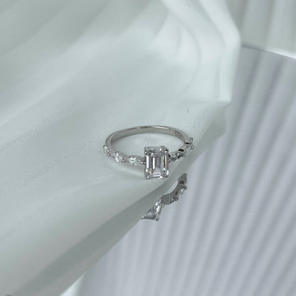 [RAFFINE]1.0 Carat Dainty Resplendent Radiant Cut Daily Ring