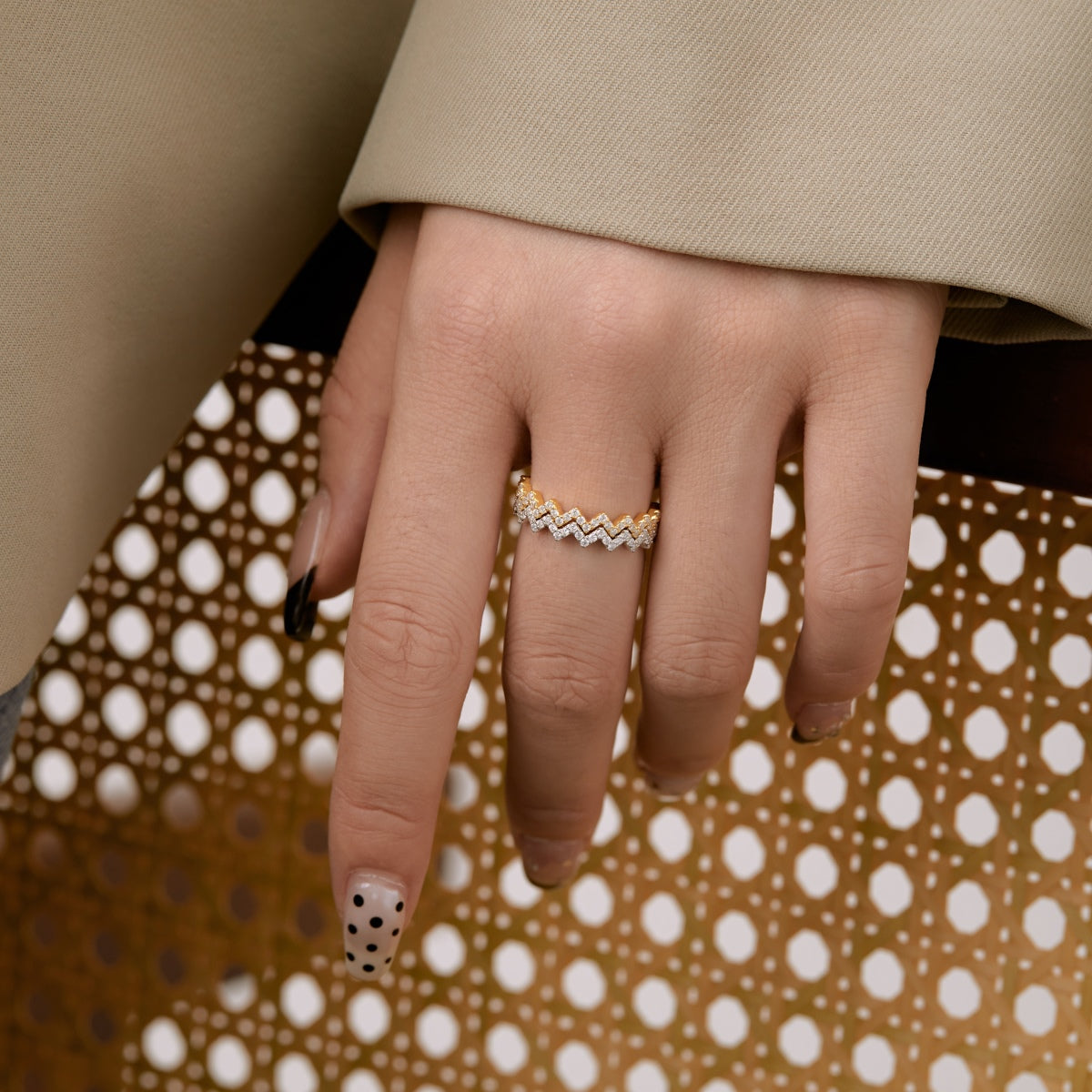 [RAFFINE]Delicate Enchanting Wave Shape Daily Ring