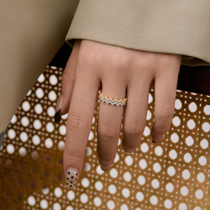 [RAFFINE]Delicate Enchanting Wave Shape Daily Ring