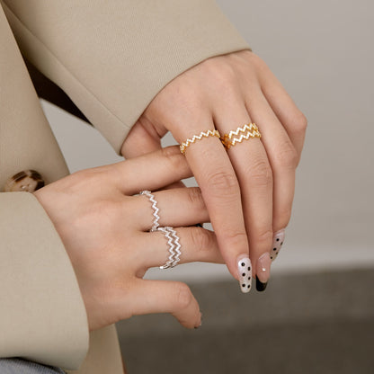 [RAFFINE]Delicate Enchanting Wave Shape Daily Ring