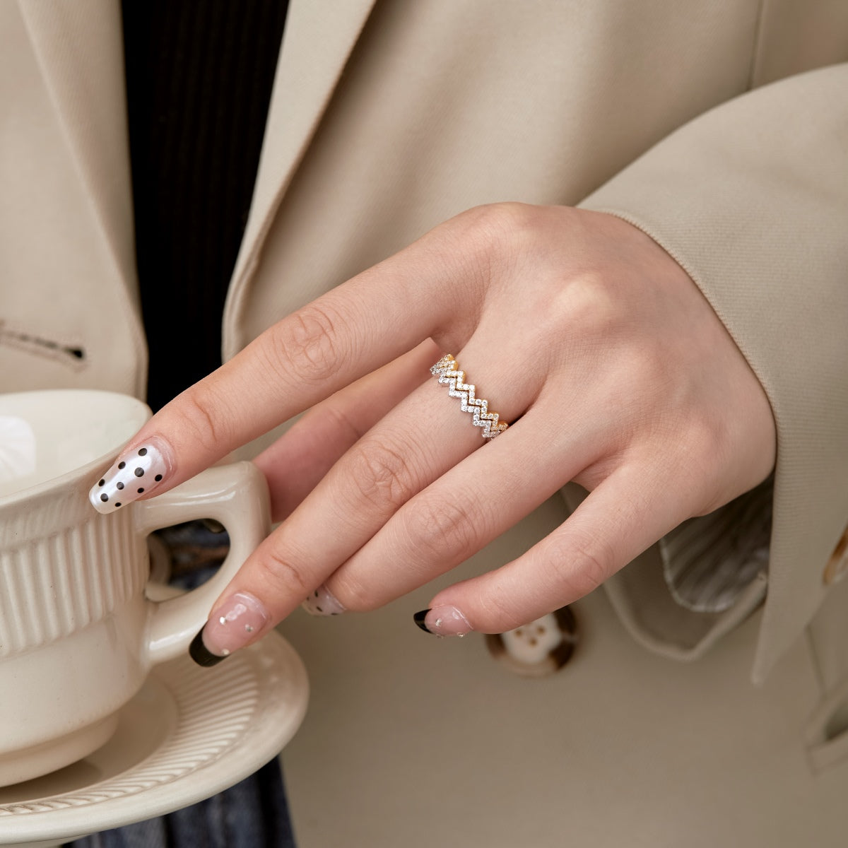 [RAFFINE]Delicate Enchanting Wave Shape Daily Ring