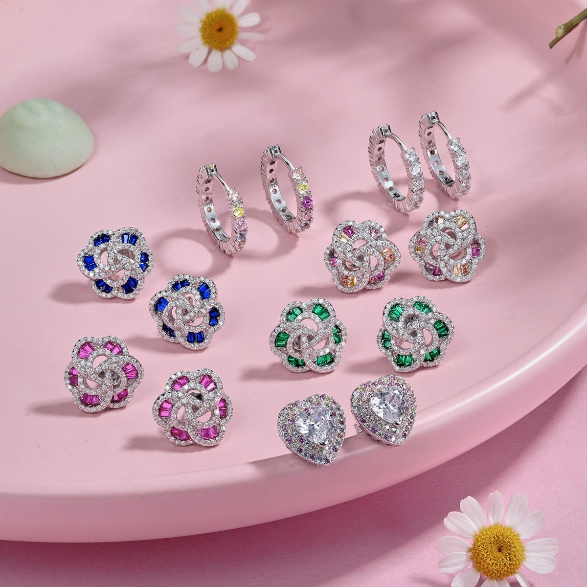 [RAFFINE] Exquisitos pendientes diarios con forma de flor
