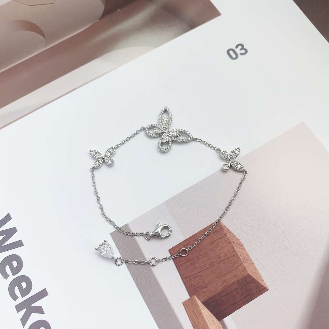 [RAFFINE]Delicate Butterfly Pendant Bracelet