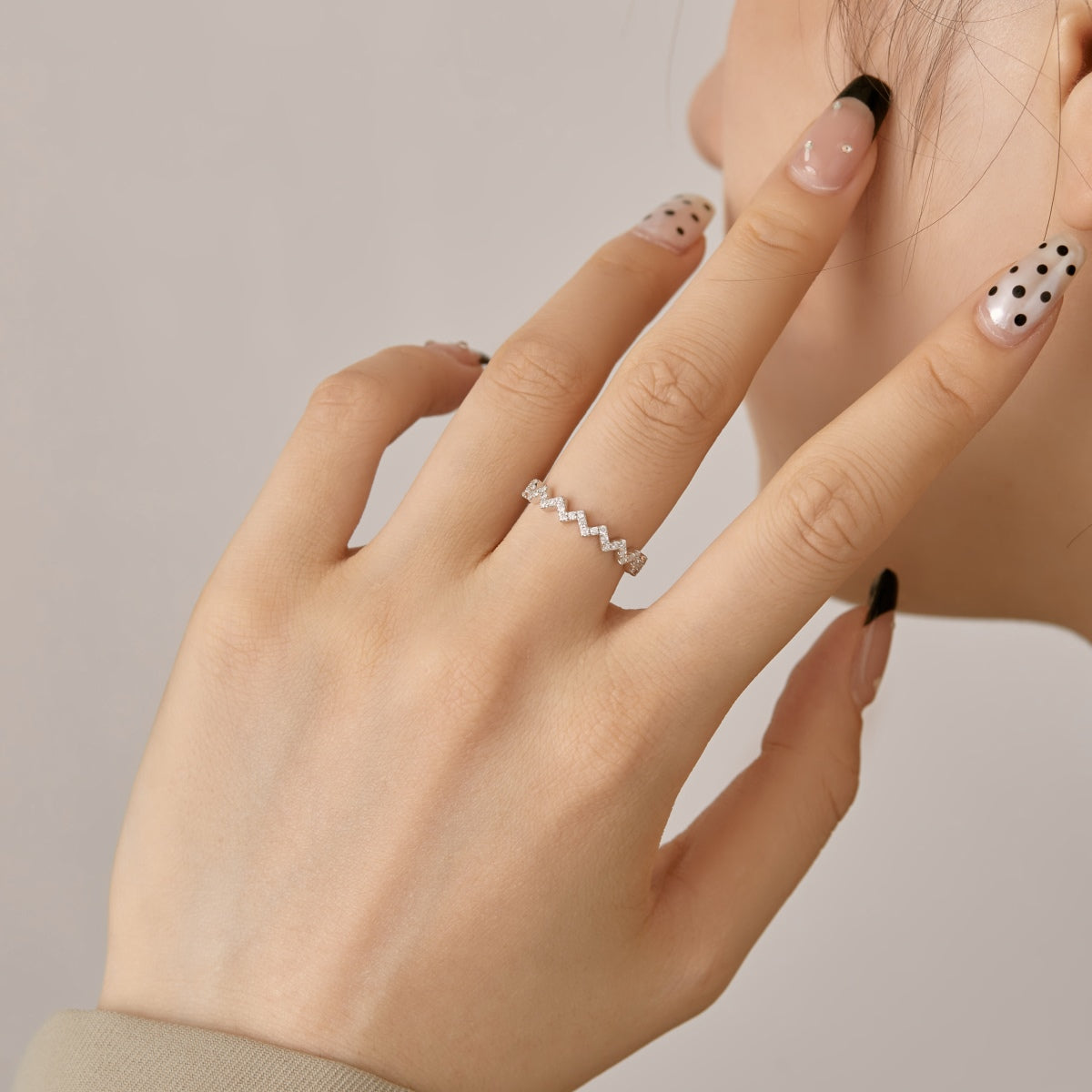 [RAFFINE]Delicate Enchanting Wave Shape Daily Ring