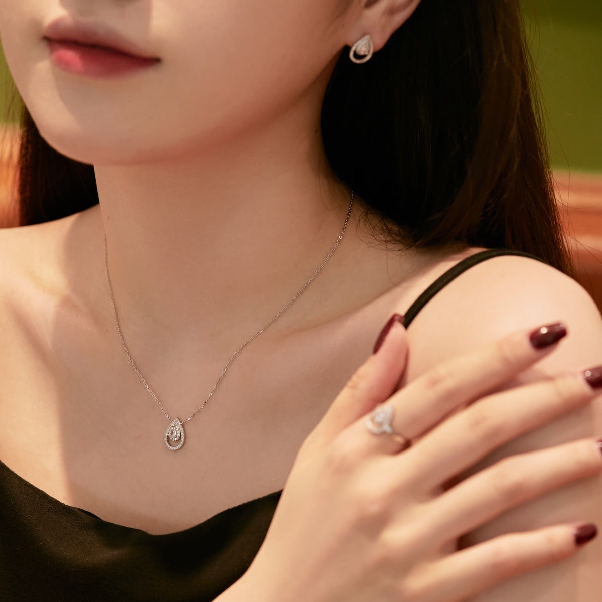 [RAFFINE]Pendientes diarios brillantes y delicados con forma de gota de agua