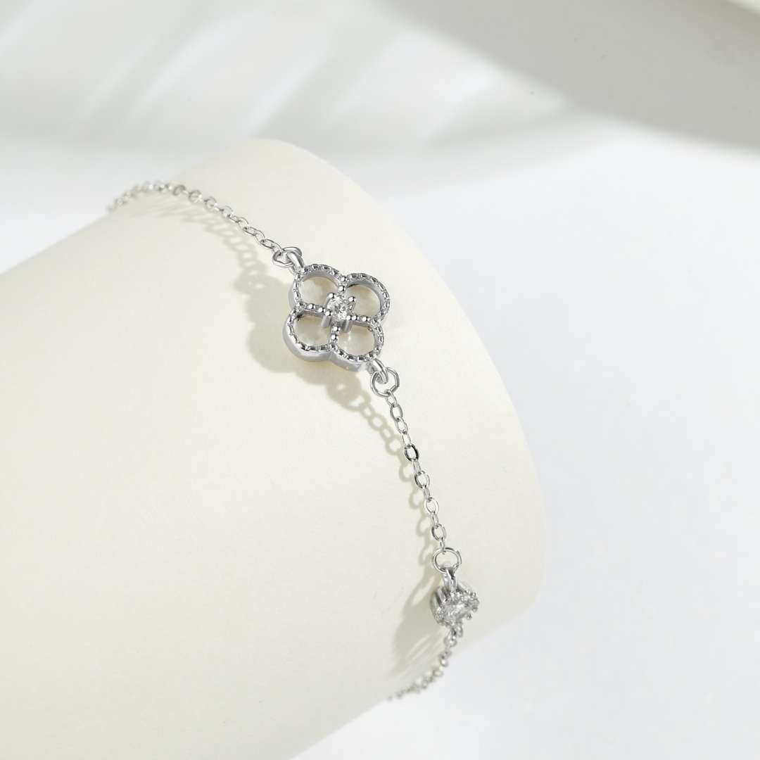 [RAFFINE]Delicate Four Leaf Clover Bracelet