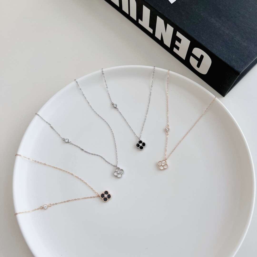 [RAFFINE]Collar delicado con forma de flor