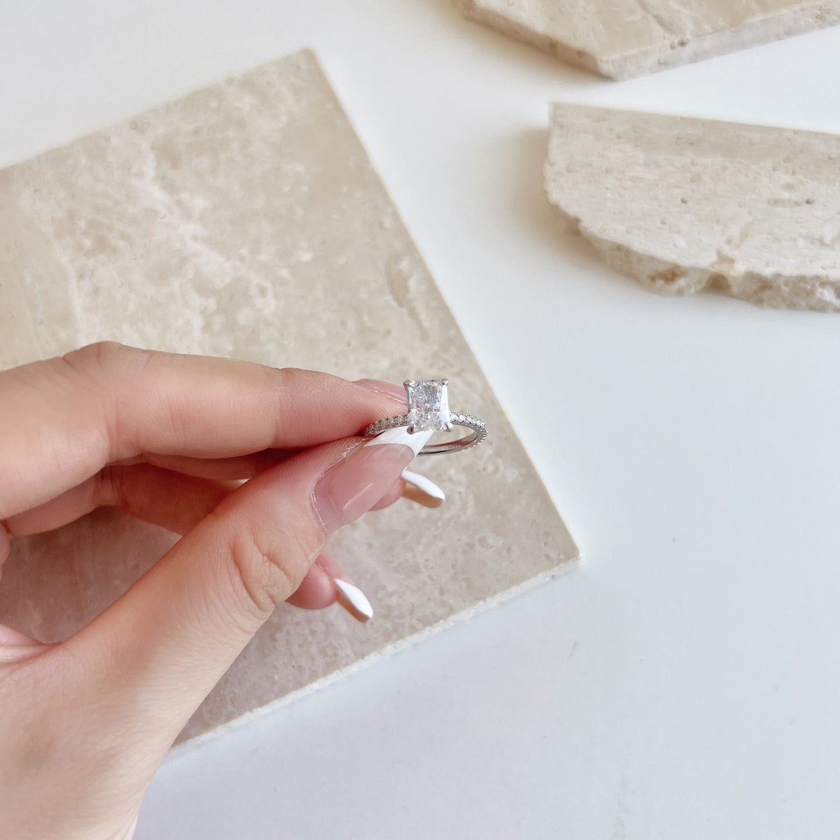 [RAFFINE]2.0 Carat Dazzling Sparkling Radiant Cut Party Ring