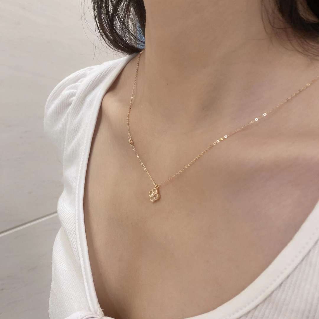 [RAFFINE]Collar delicado con forma de flor
