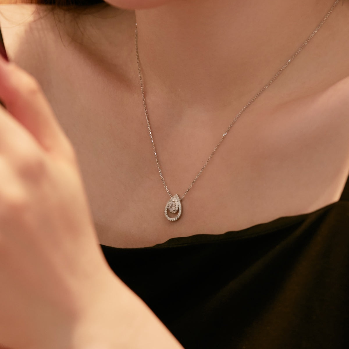 [RAFFINE]Collar brillante con corte de pera
