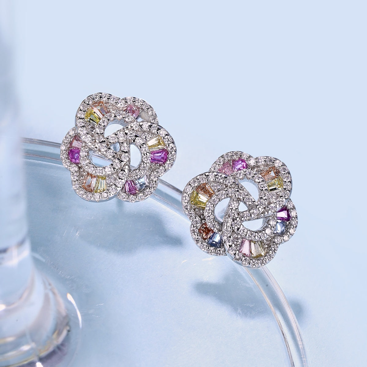 [RAFFINE] Exquisitos pendientes diarios con forma de flor