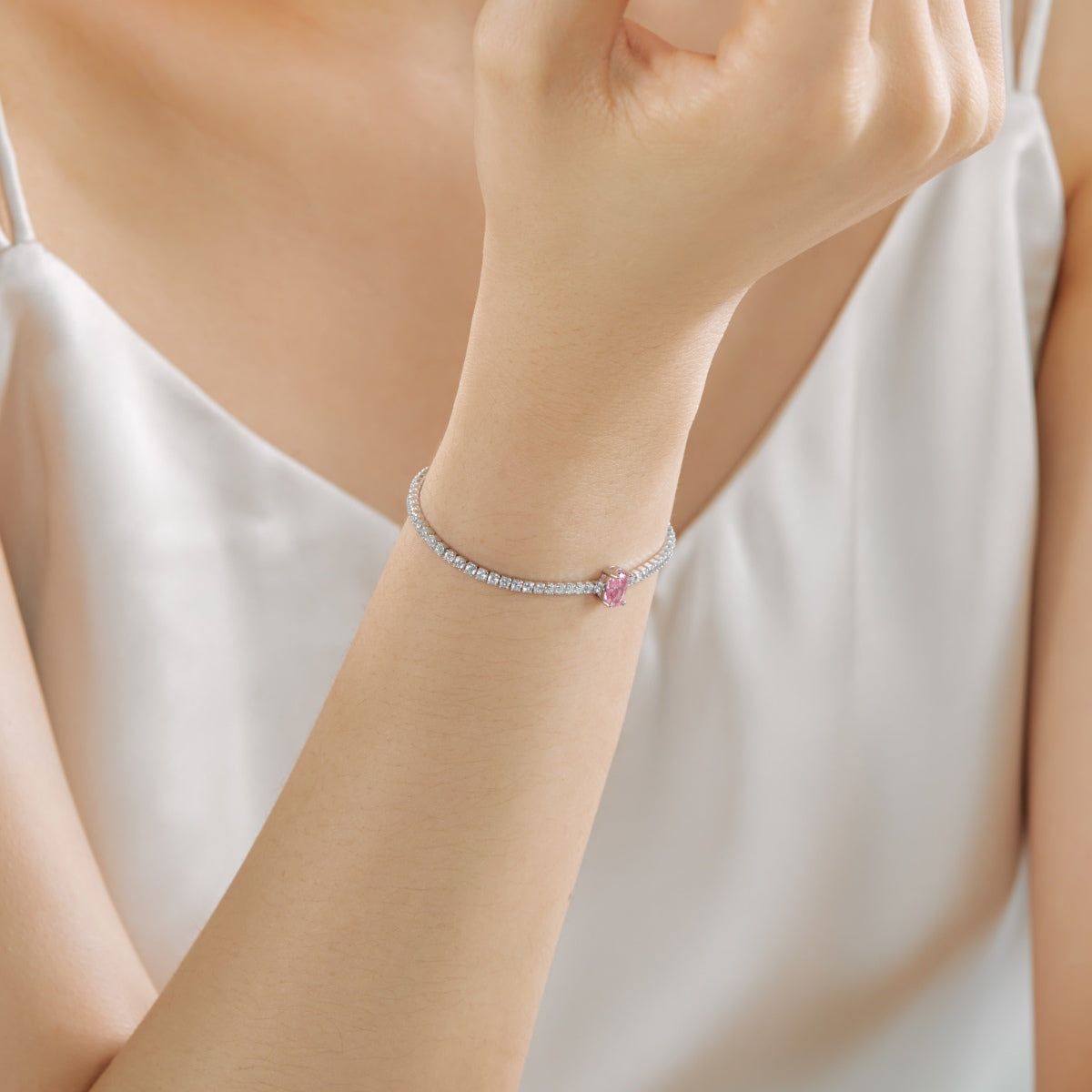 [Raffine]0,75 Karat exquisites ovales Tagesarmband