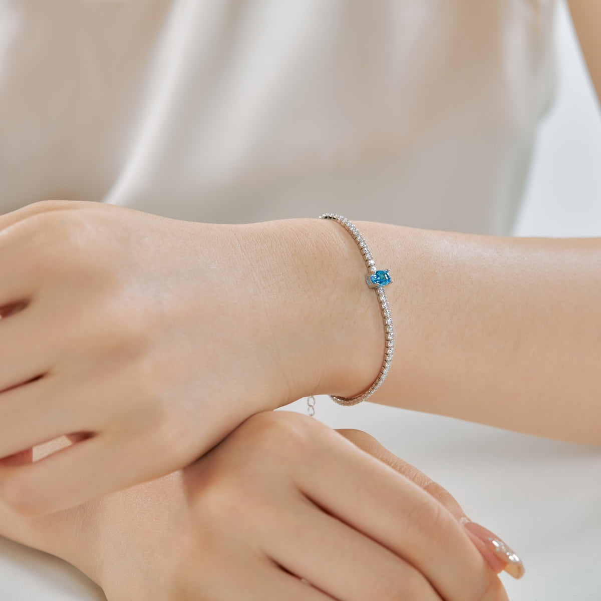 [Raffine]0,75 Karat exquisites ovales Tagesarmband