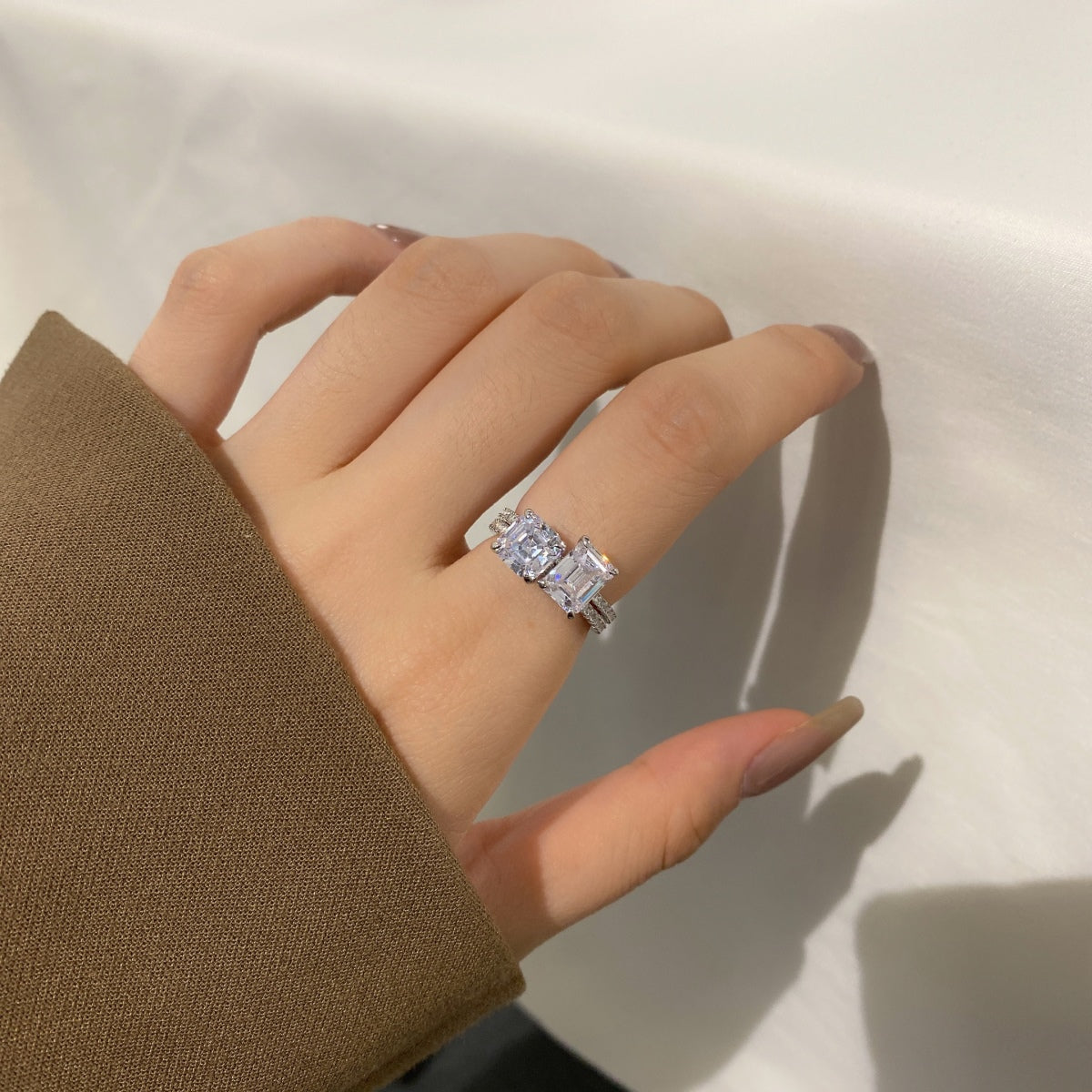 [RAFFINE]2.0 Carat Scintillating Ornate Radiant Cut Party Ring