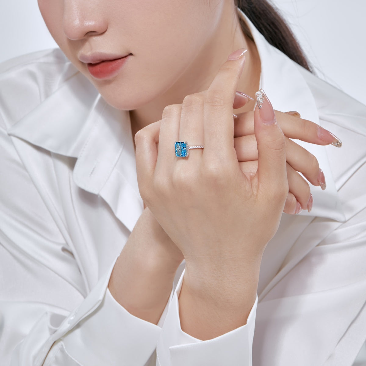 [RAFFINE]4.0 Carat Luxurious Engagement Ring