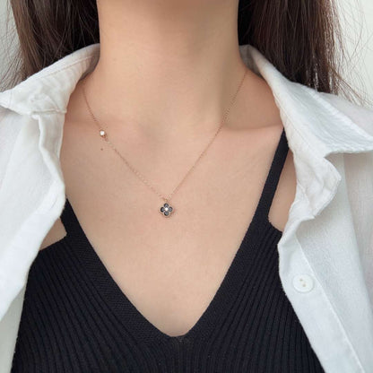 [RAFFINE]Collar delicado con forma de flor