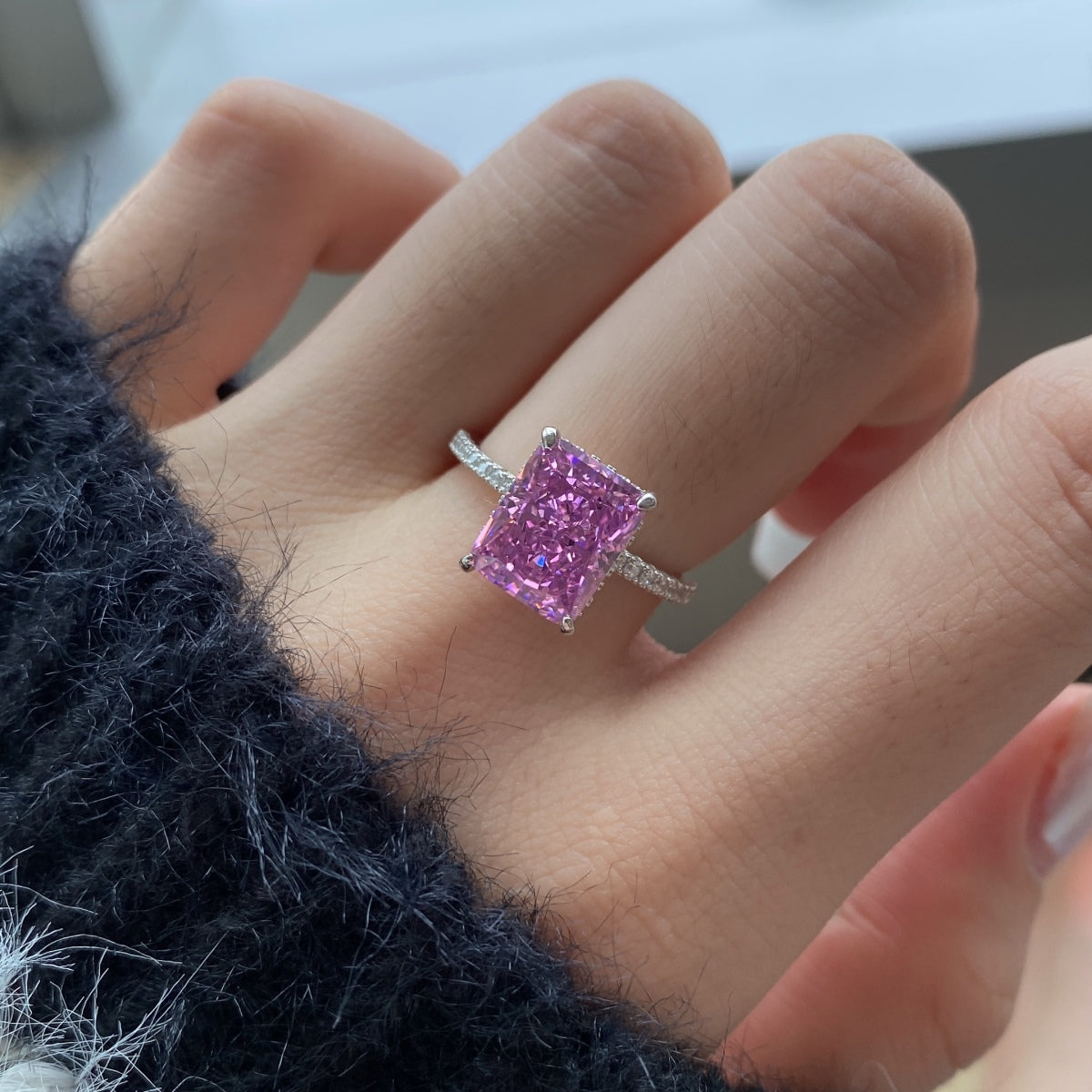 [RAFFINE]4.0 Carat Luxurious Engagement Ring