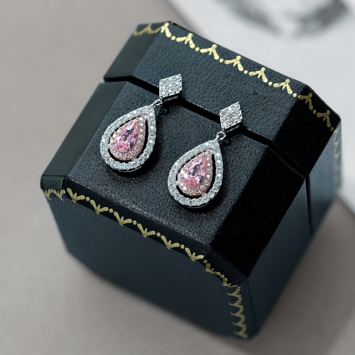 [RAFFINE]Pendientes de banquete con delicadas gotas de agua adornadas