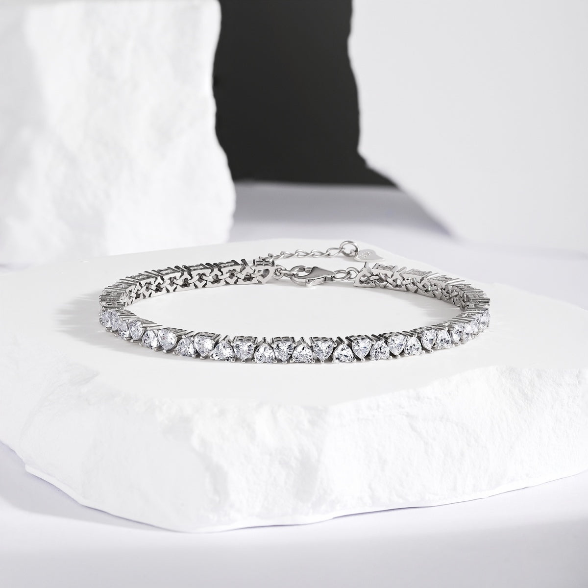 [RAFFINE]Dazzling Romantic Heart Shape Lover Bracelet