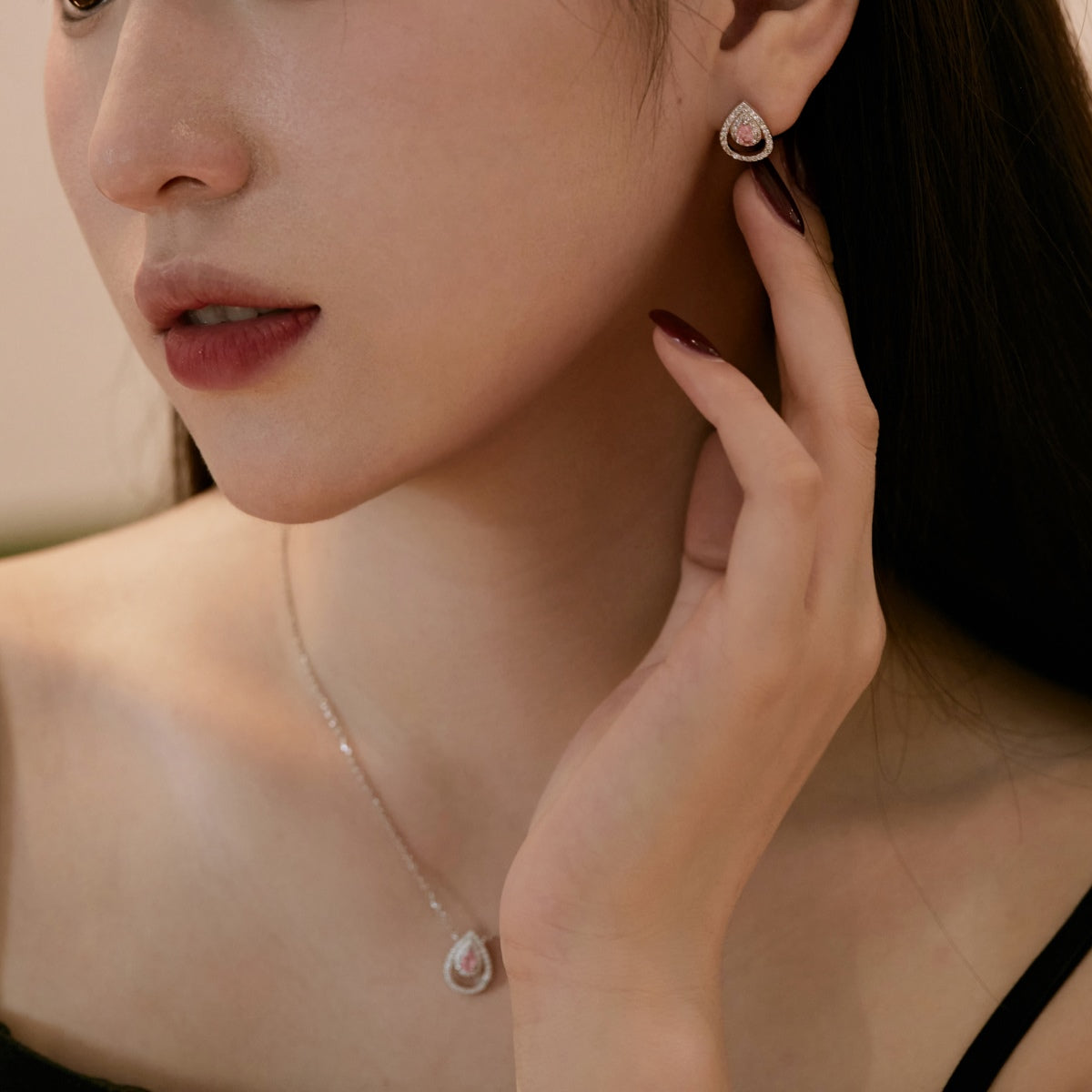 [RAFFINE]Pendientes diarios brillantes y delicados con forma de gota de agua