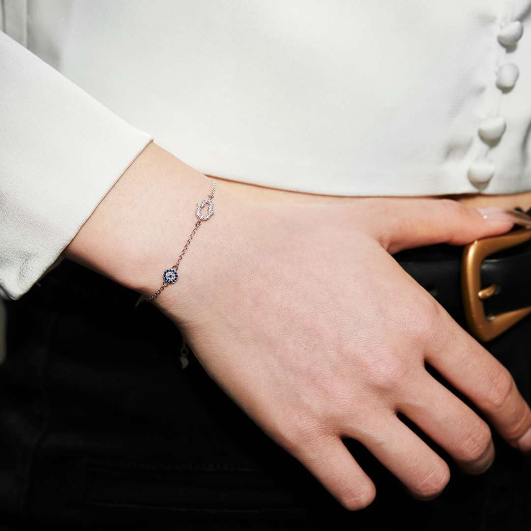 [RAFFINE]Collar con forma de Gost y forma redonda