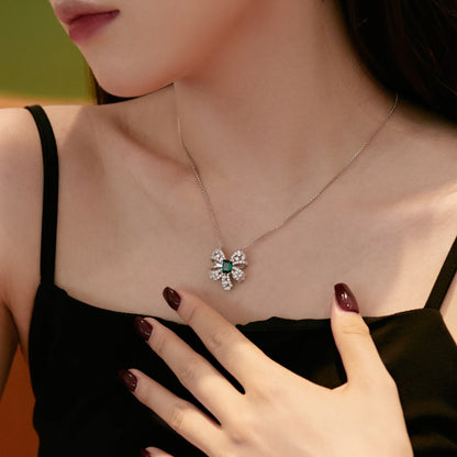 [RAFFINE] Collar lujoso con corte esmeralda en forma de flor