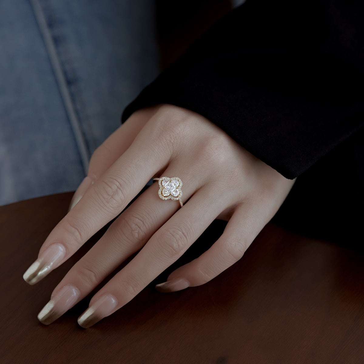 [RAFFINE]Luxurious Eternity Flower Shape Banquet Ring