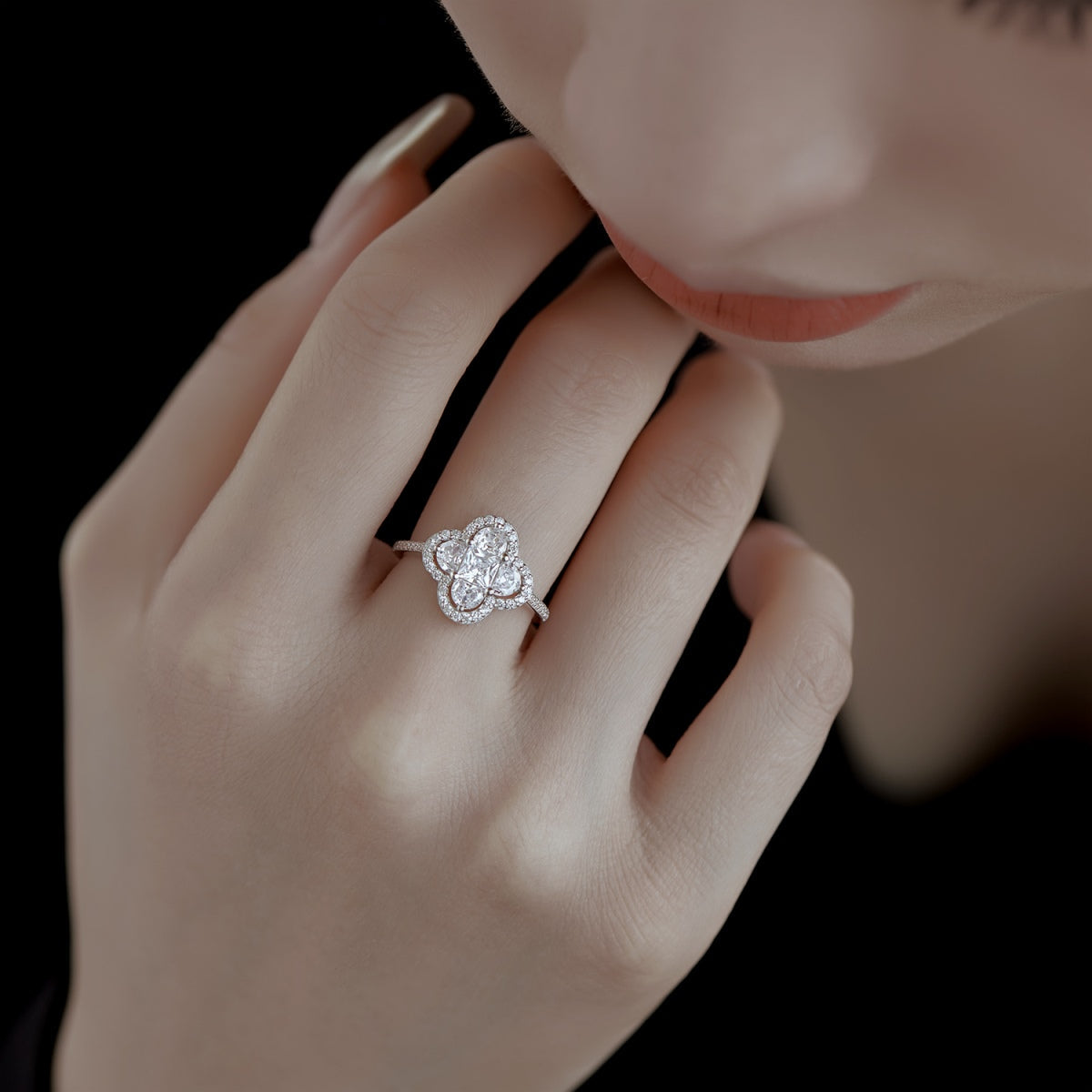 [RAFFINE]Luxurious Eternity Flower Shape Banquet Ring