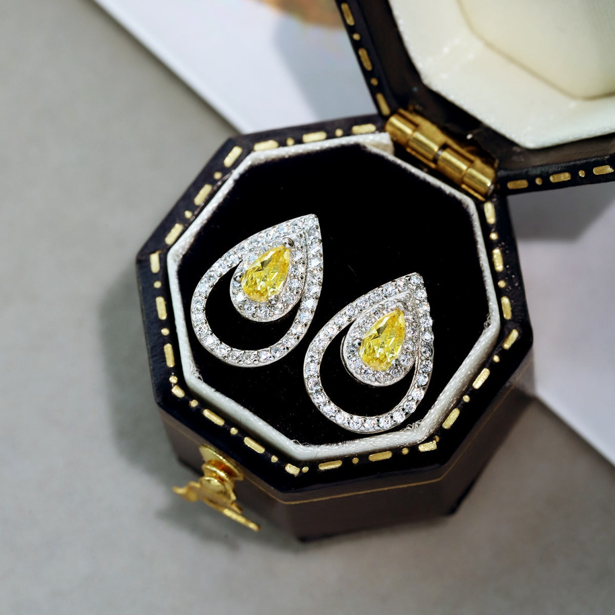 [RAFFINE]Pendientes diarios brillantes y delicados con forma de gota de agua