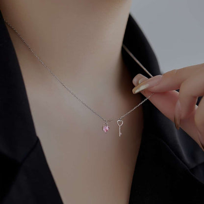 [RAFFINE]Collar único con colgante de llave en forma de corazón
