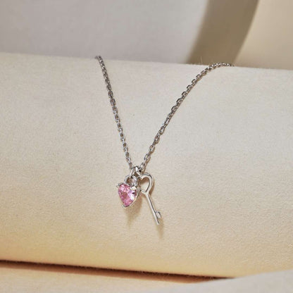 [RAFFINE]Collar único con colgante de llave en forma de corazón