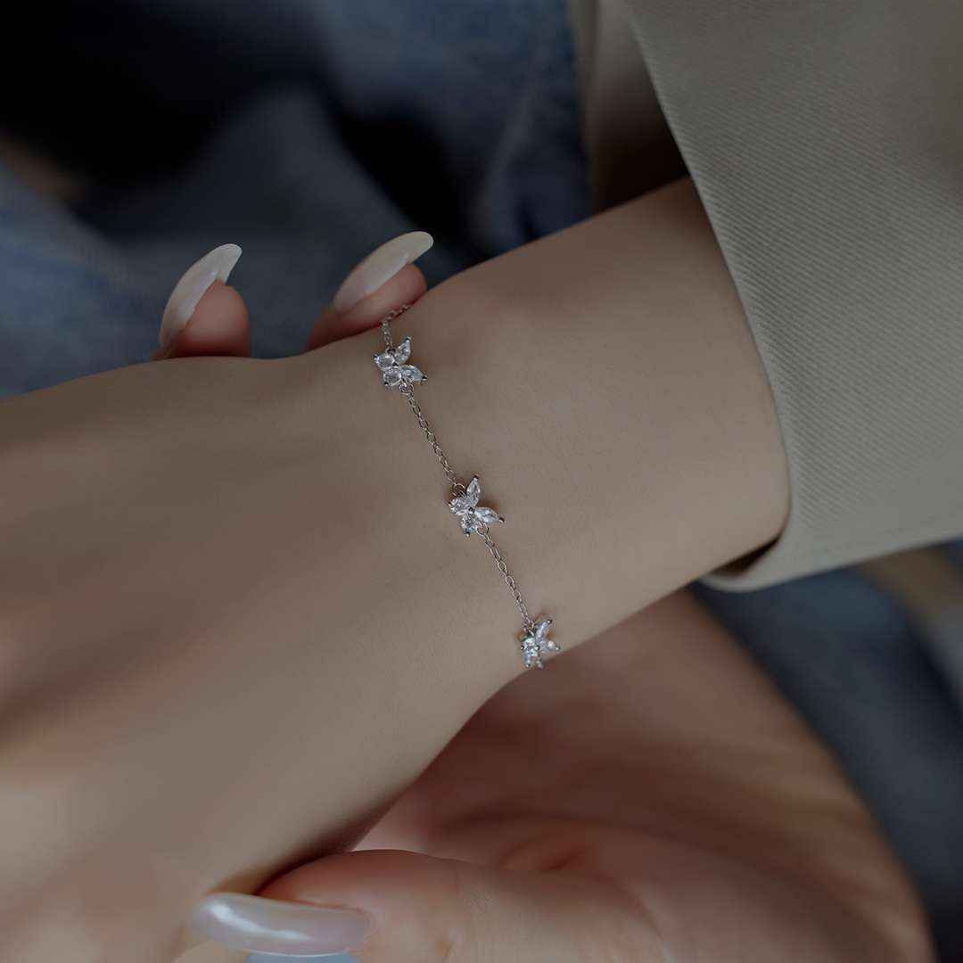 [RAFFINE]Radiant Butterfly Shape Necklace