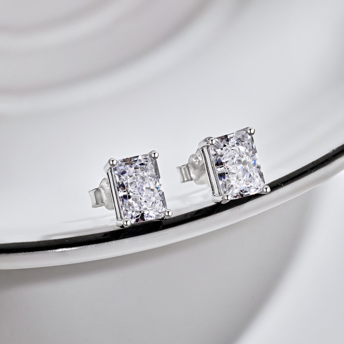 [RAFFINE]Radiant Luxurious Princess Cut Daily Earrings