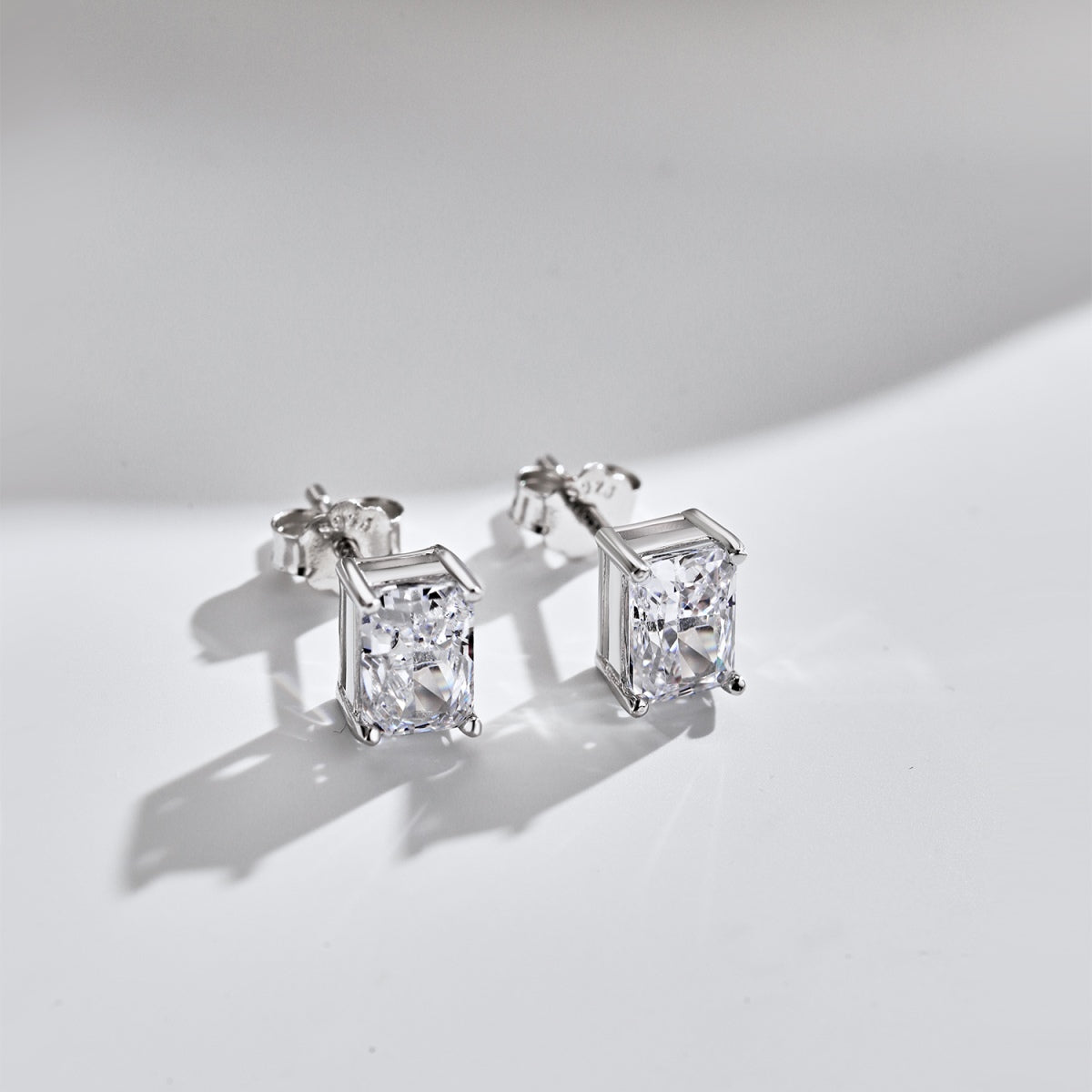 [RAFFINE]Radiant Luxurious Princess Cut Daily Earrings