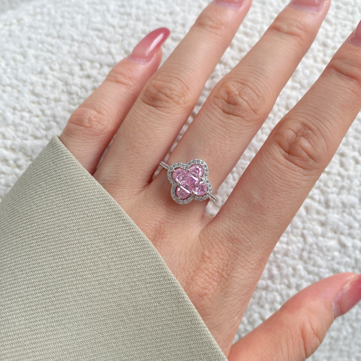 [RAFFINE]Luxurious Eternity Flower Shape Banquet Ring