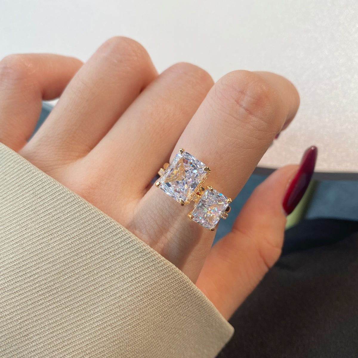 [RAFFINE]4.0 Carat Ornate Enchanting Radiand Cut Banquet Ring