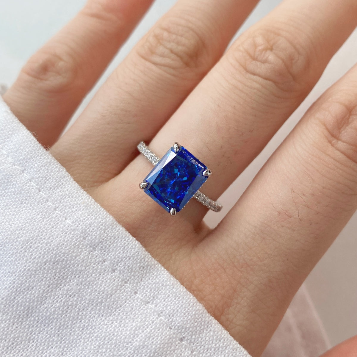 [RAFFINE]4.0 Carat Luxurious Engagement Ring