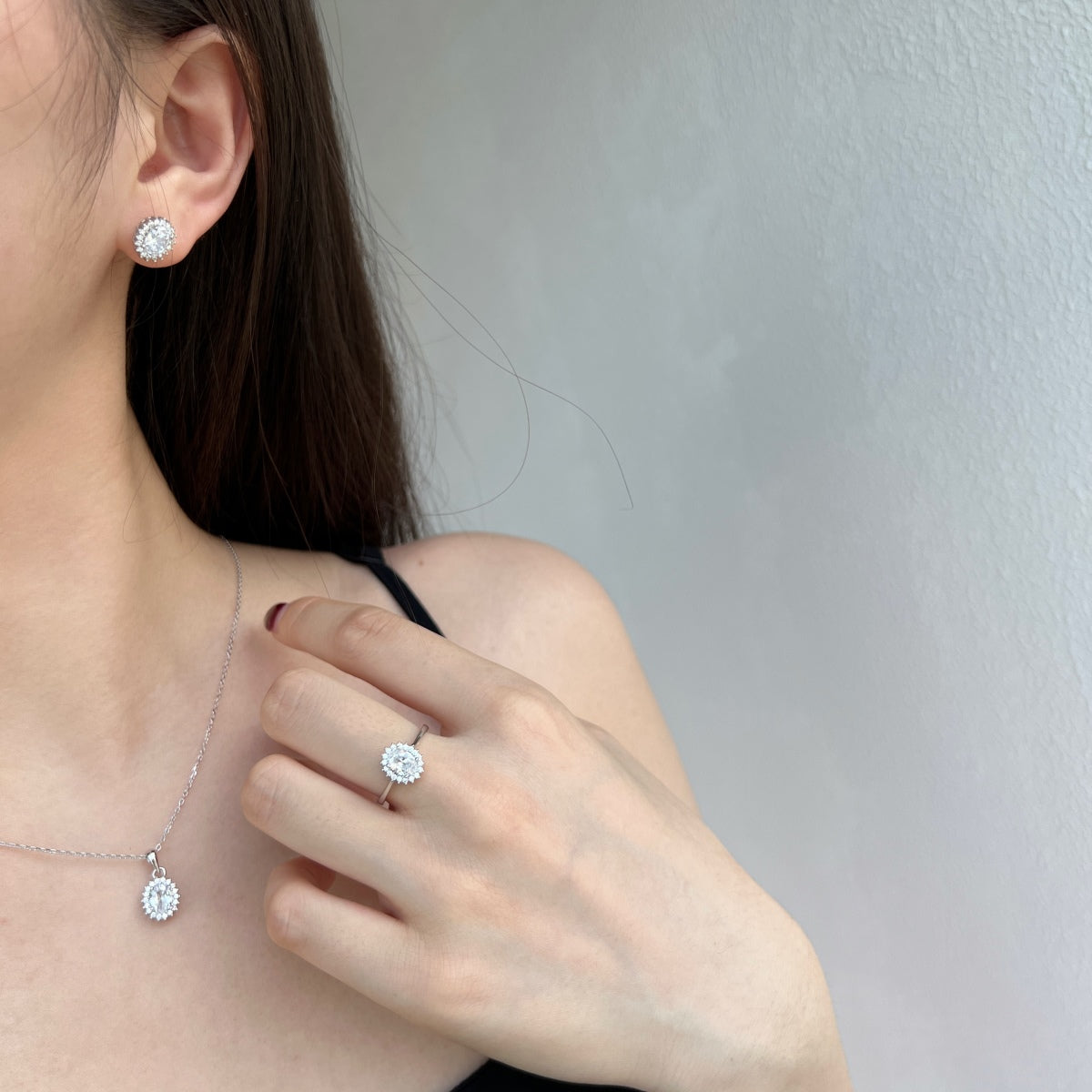[RAFFINE] Delicados pendientes de corte ovalado radiante para uso diario