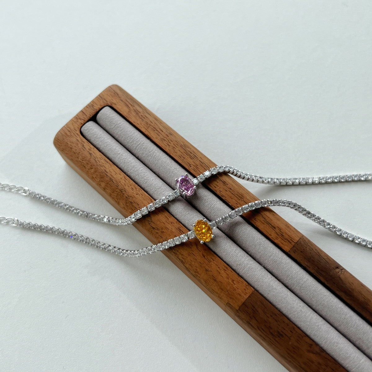 [Raffine]0,75 Karat exquisites ovales Tagesarmband