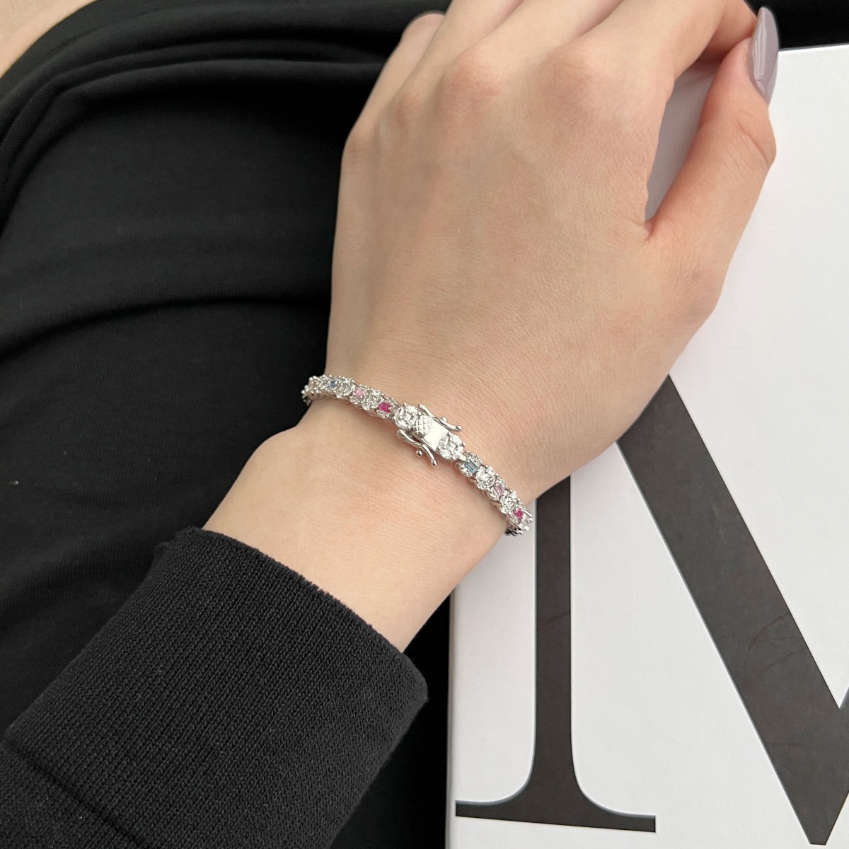 [RAFFINE]Dazzling Radiant Multi Cut Daily Bracelet