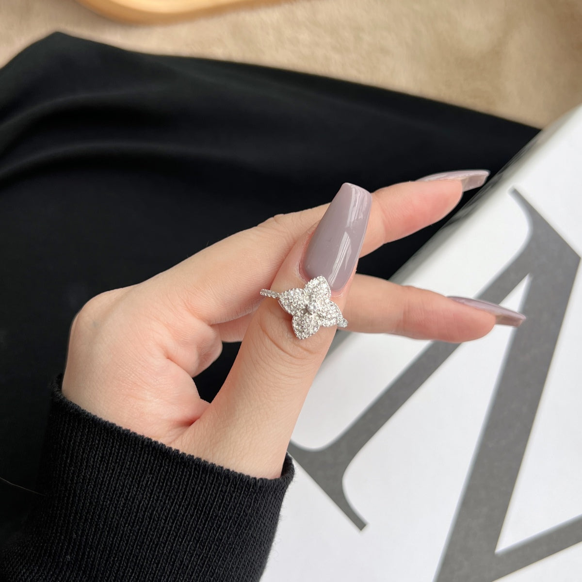 [RAFFINE]Luxurious Colorful Flower Shape Banquet Ring