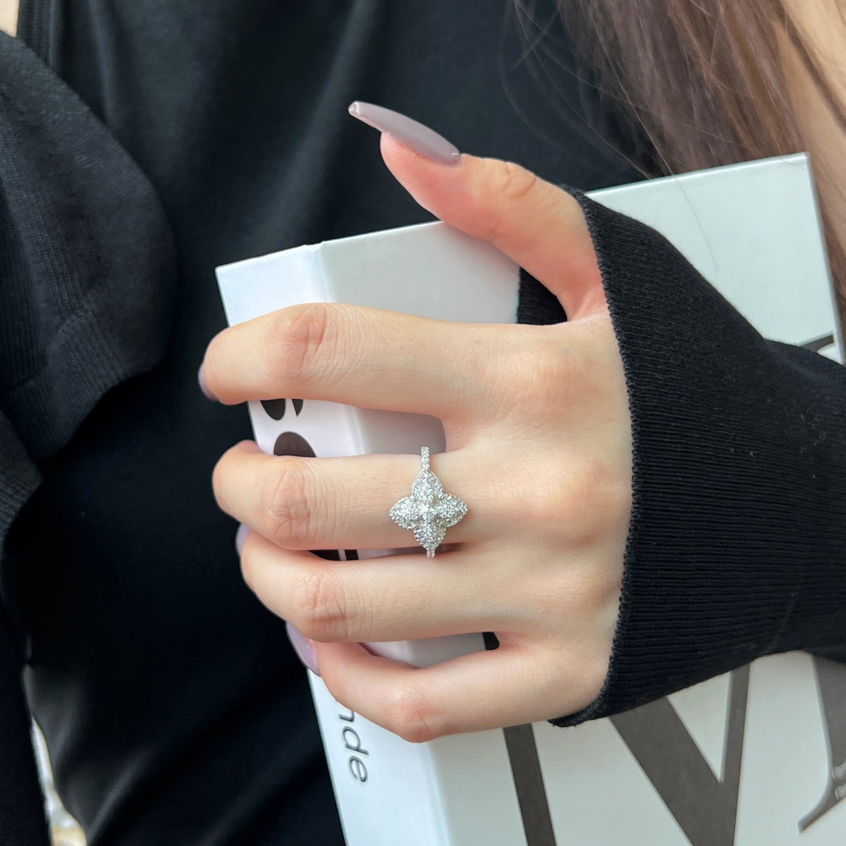 [RAFFINE]Luxurious Colorful Flower Shape Banquet Ring