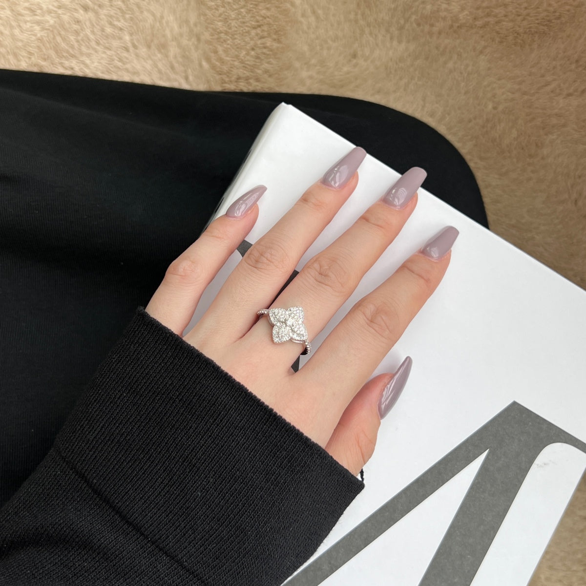 [RAFFINE]Luxurious Colorful Flower Shape Banquet Ring