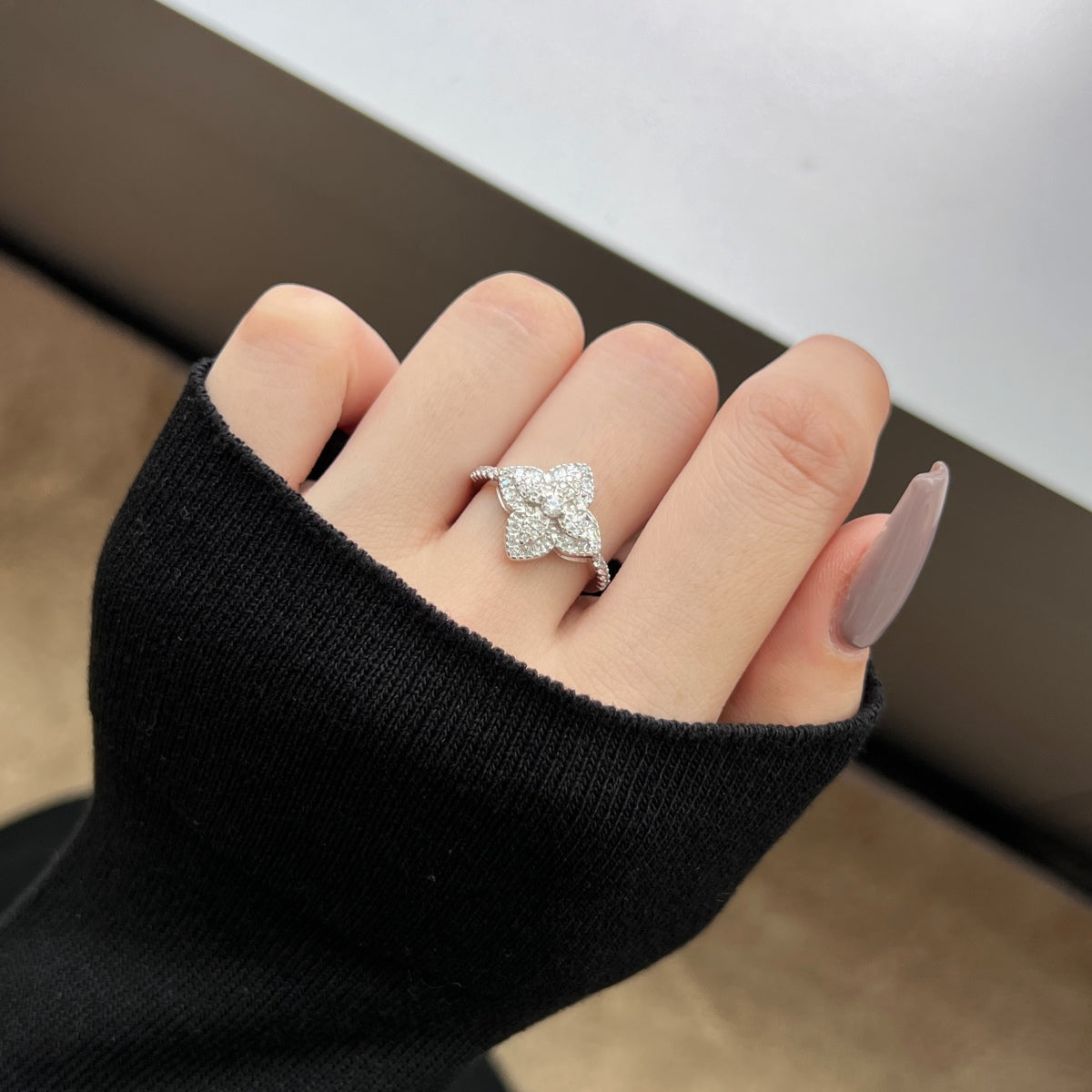 [RAFFINE]Luxurious Colorful Flower Shape Banquet Ring