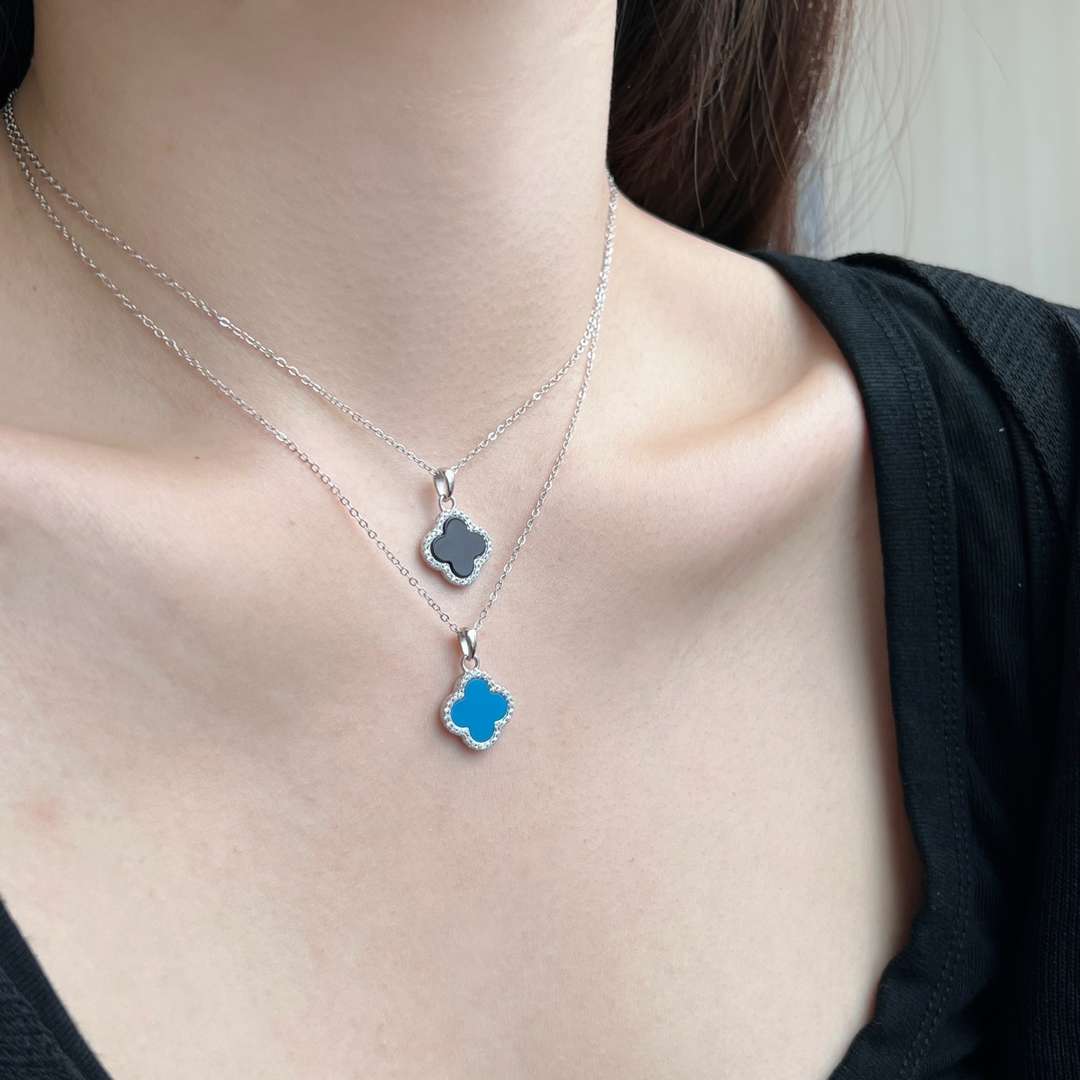 [RAFFINE]Collar con forma de flor delicada