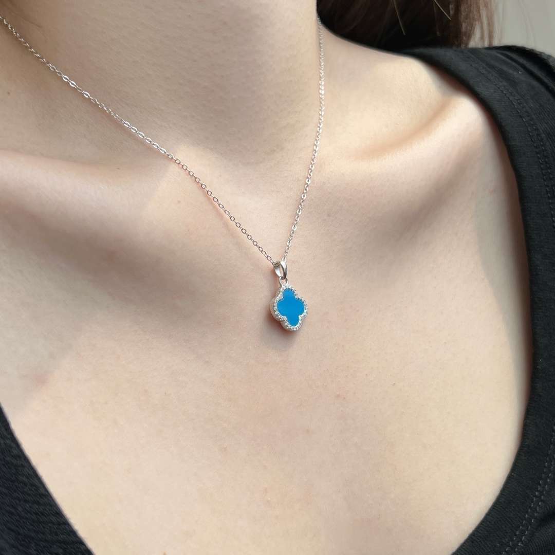 [RAFFINE]Collar con forma de flor delicada