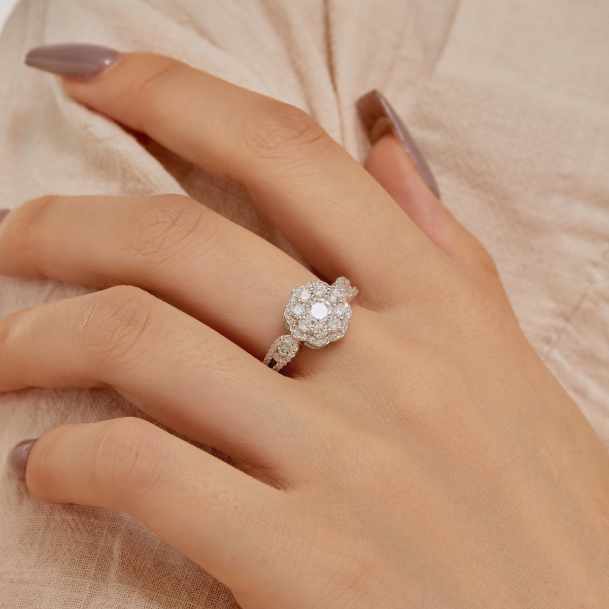 [RAFFINE]Delicate Colorful Round Cut Flower Shape Wedding Ring