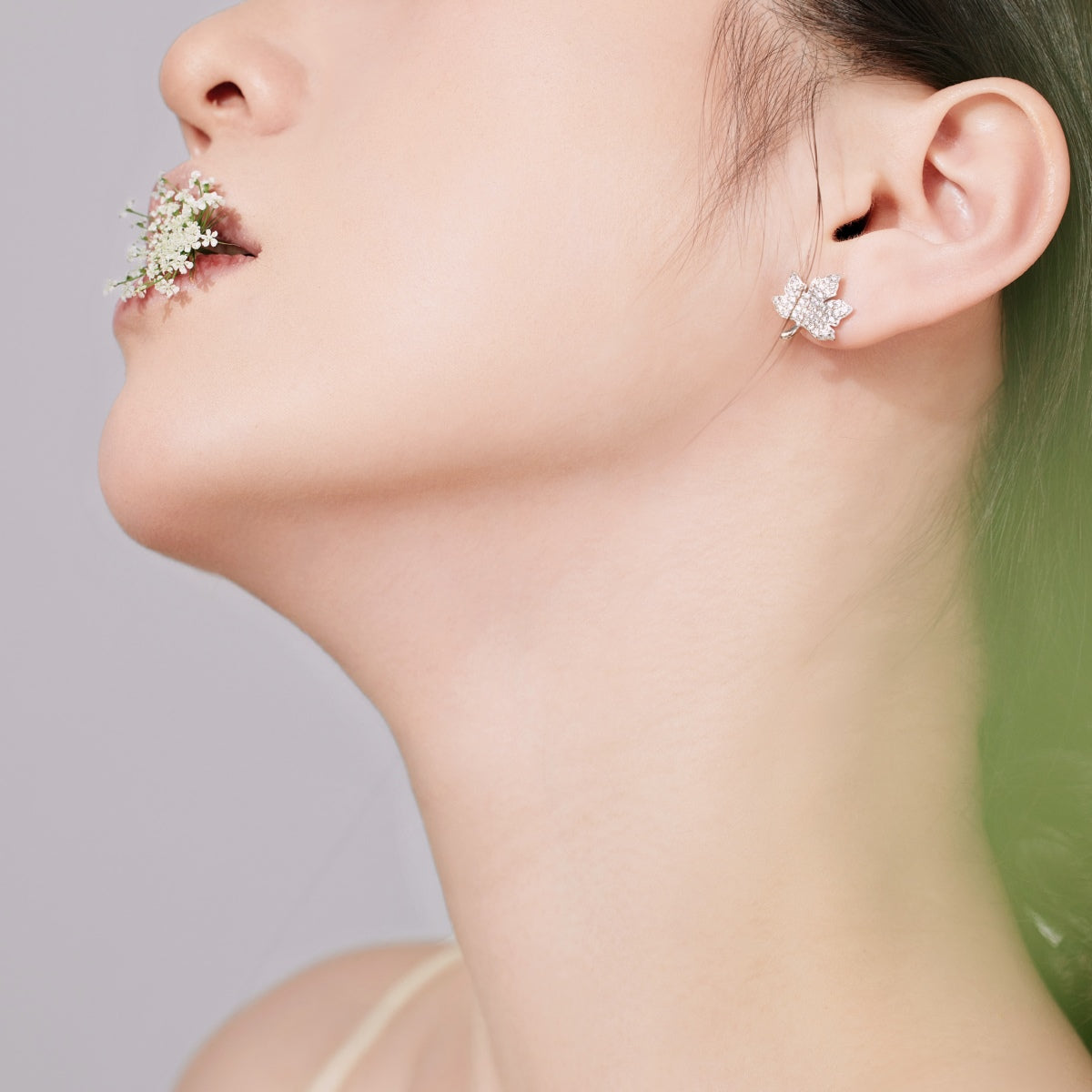 [RAFFINE] Exquisitos pendientes con diseño de hoja de arce