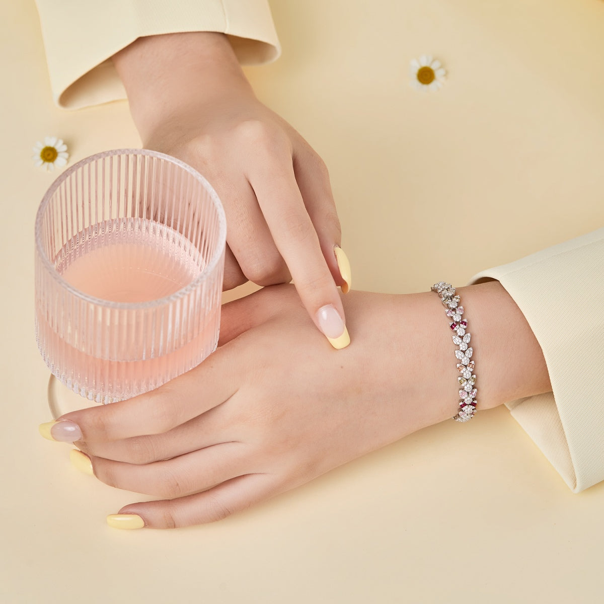 [RAFFINE]Pulsera diaria con delicada y exquisita forma de flor