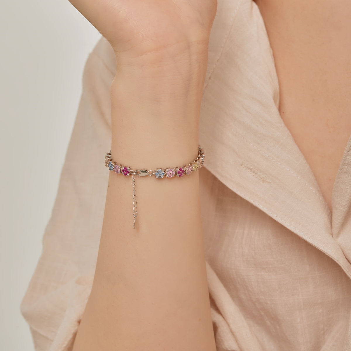 [Raffine] Zartes, farbenfrohes Armband im Smaragdschliff